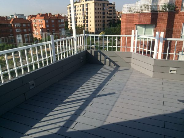 Tarima de exterior sintética para terrazas madrid