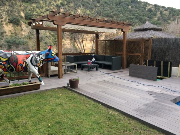 Terrasse extérieure synthétique pour jardins de Madrid